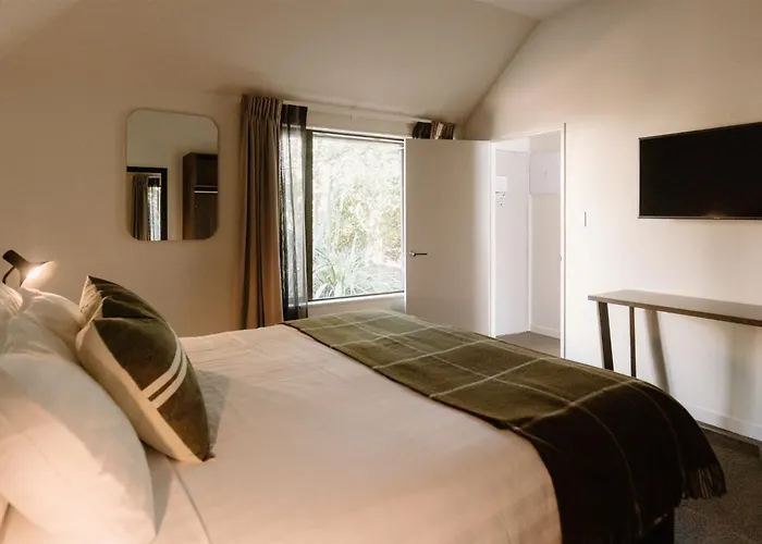 Edgewater Hotel 5*