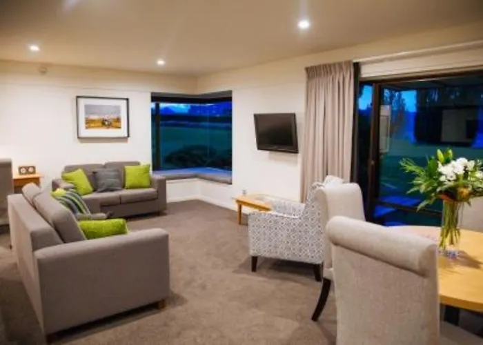 Edgewater Hotel 5*